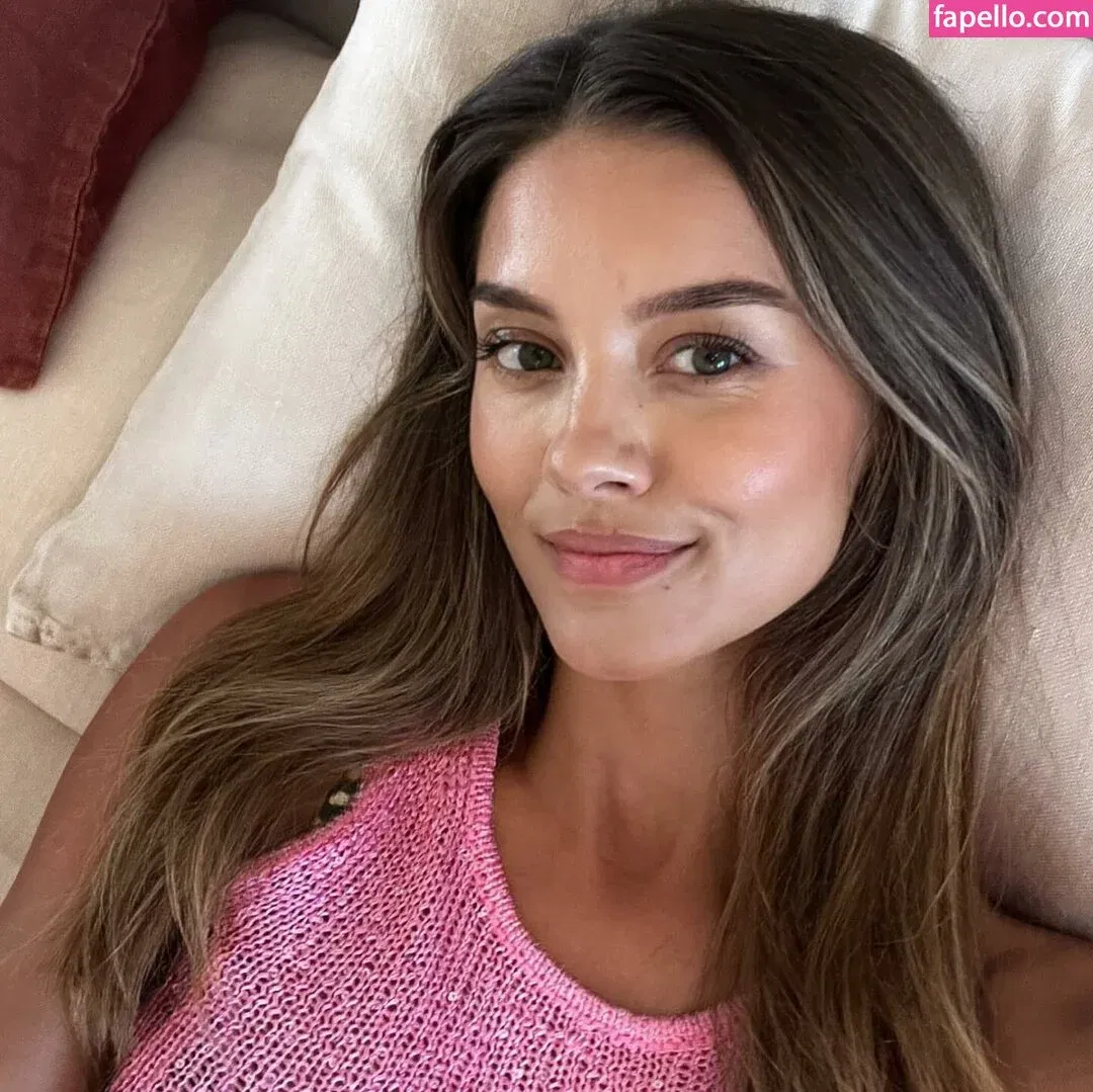 Nicola Cavanis Onlyfans Photo Gallery 