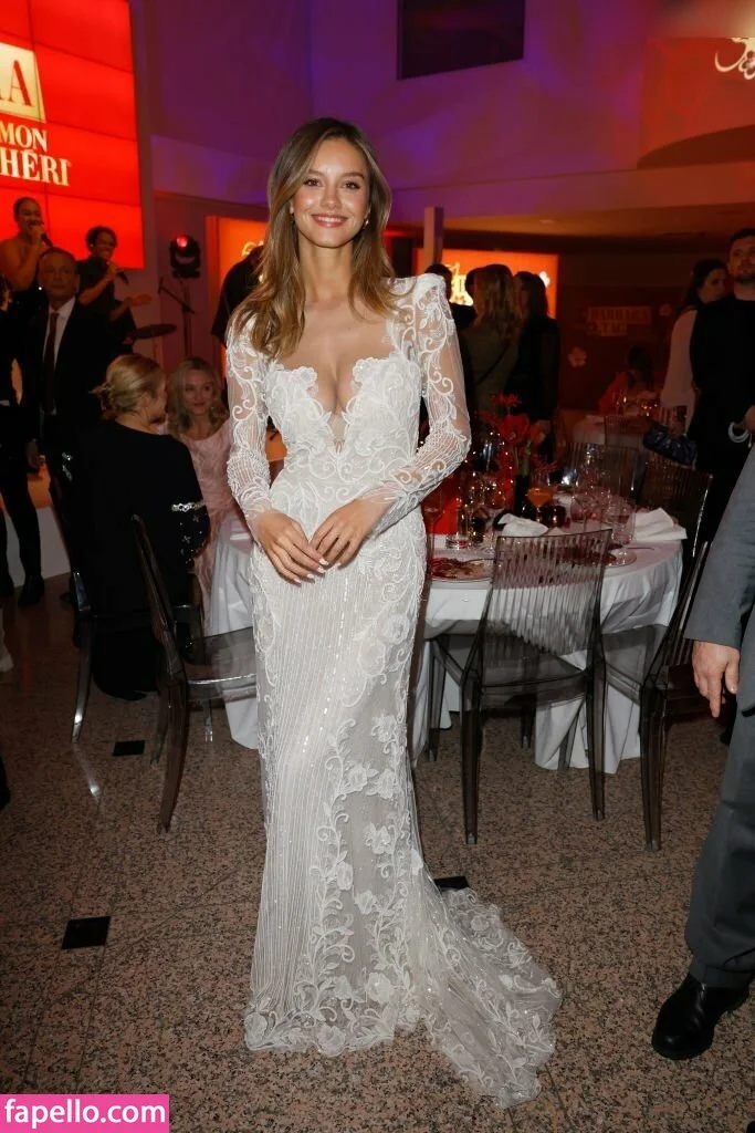 Nicola Cavanis Onlyfans Photo Gallery 