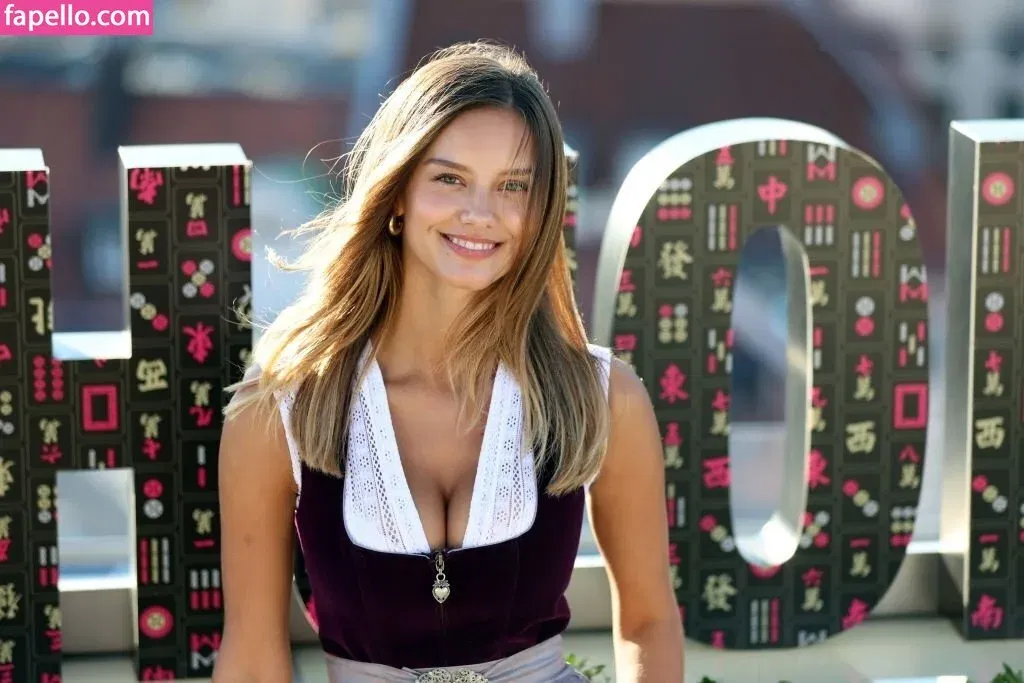 Nicola Cavanis Onlyfans Photo Gallery 