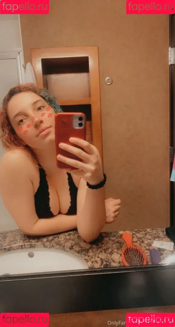 itsyagirlsky Onlyfans Photo Gallery 