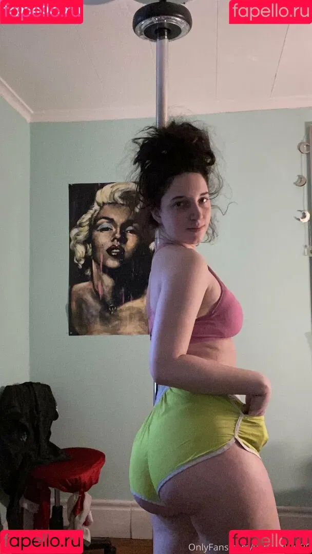 itsyagirlsky Onlyfans Photo Gallery 