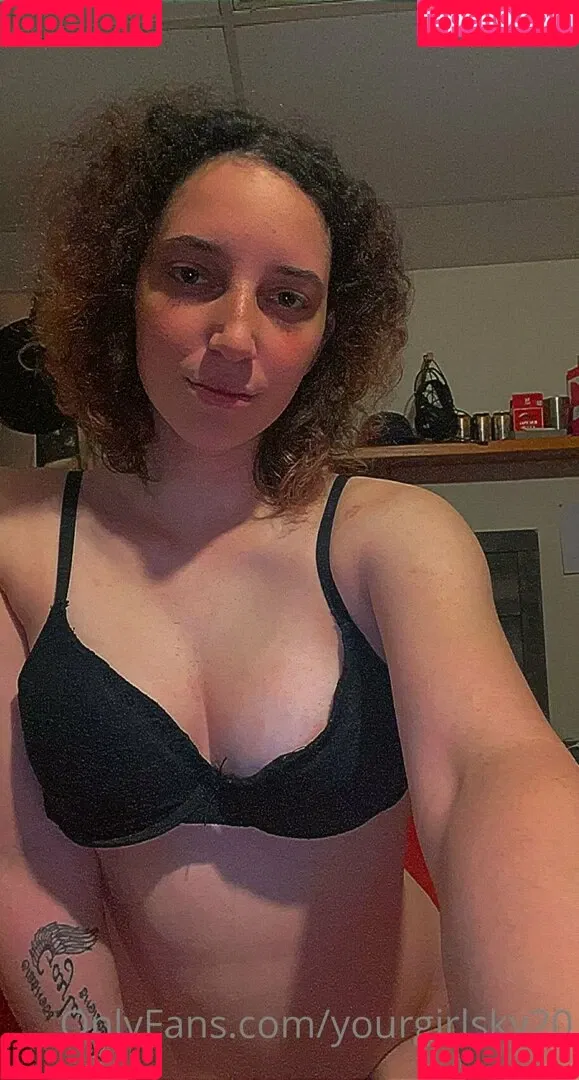 itsyagirlsky Onlyfans Photo Gallery 