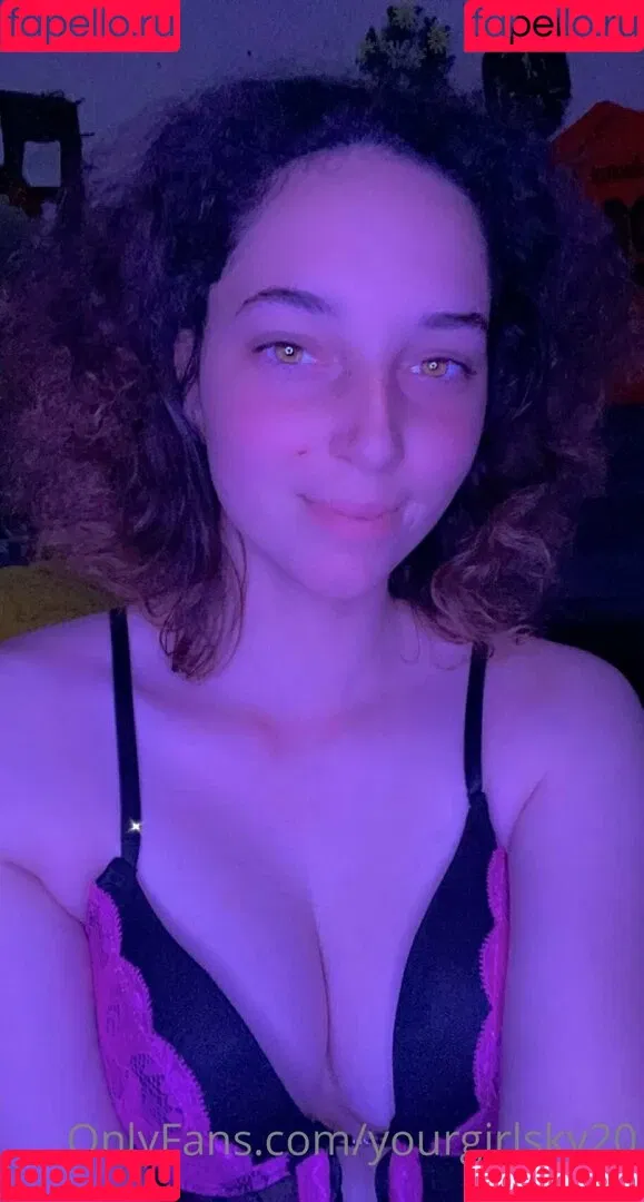 itsyagirlsky Onlyfans Photo Gallery 