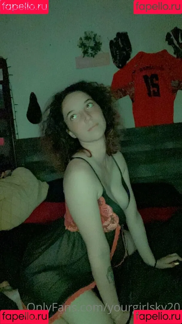 itsyagirlsky Onlyfans Photo Gallery 