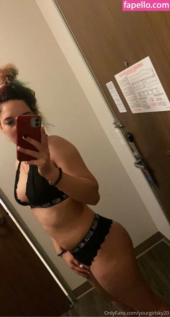 itsyagirlsky Onlyfans Photo Gallery 