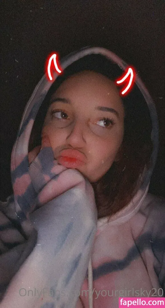 itsyagirlsky Onlyfans Photo Gallery 