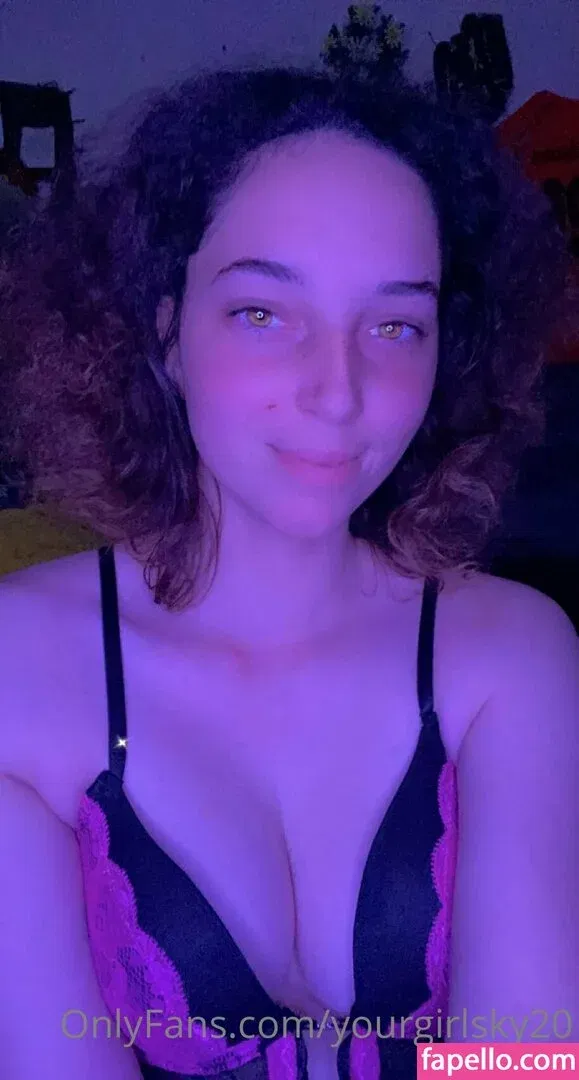 itsyagirlsky Onlyfans Photo Gallery 