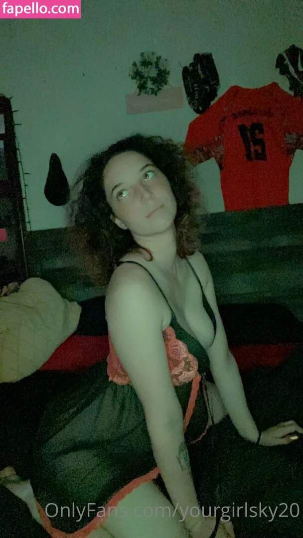 itsyagirlsky Onlyfans Photo Gallery 