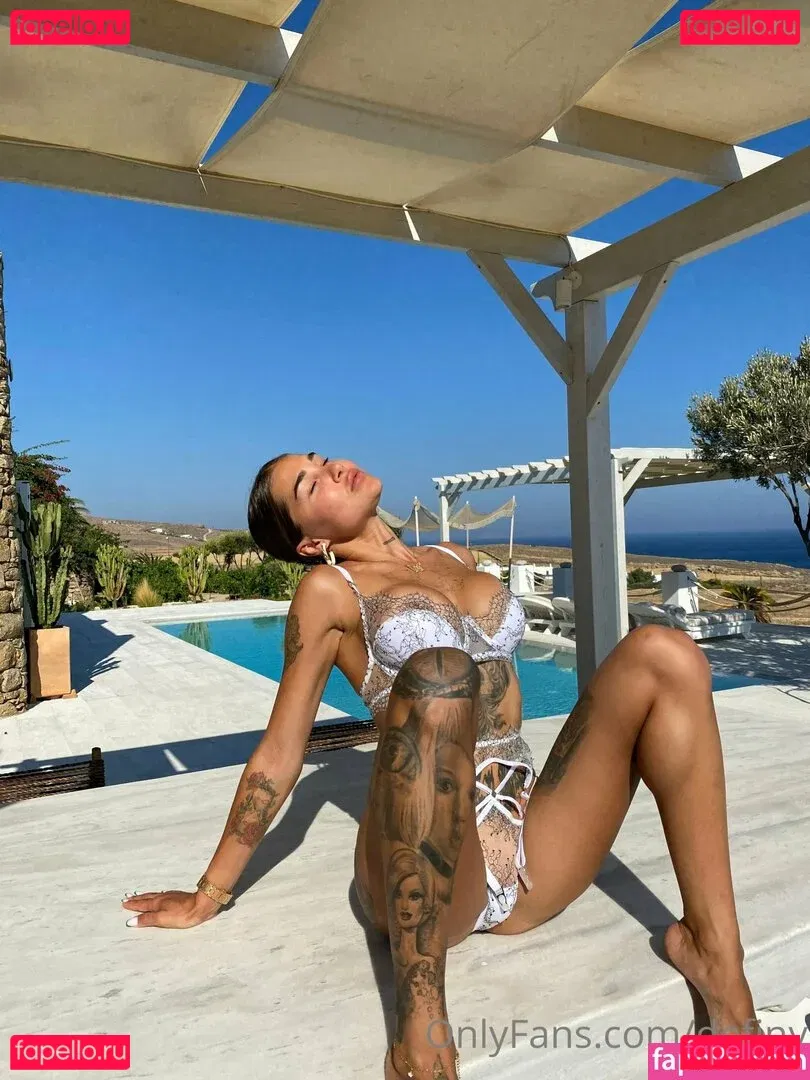 Elizabeth Definhy Onlyfans Photo Gallery 