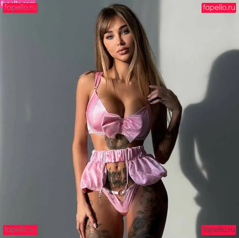 Elizabeth Definhy Onlyfans Photo Gallery 