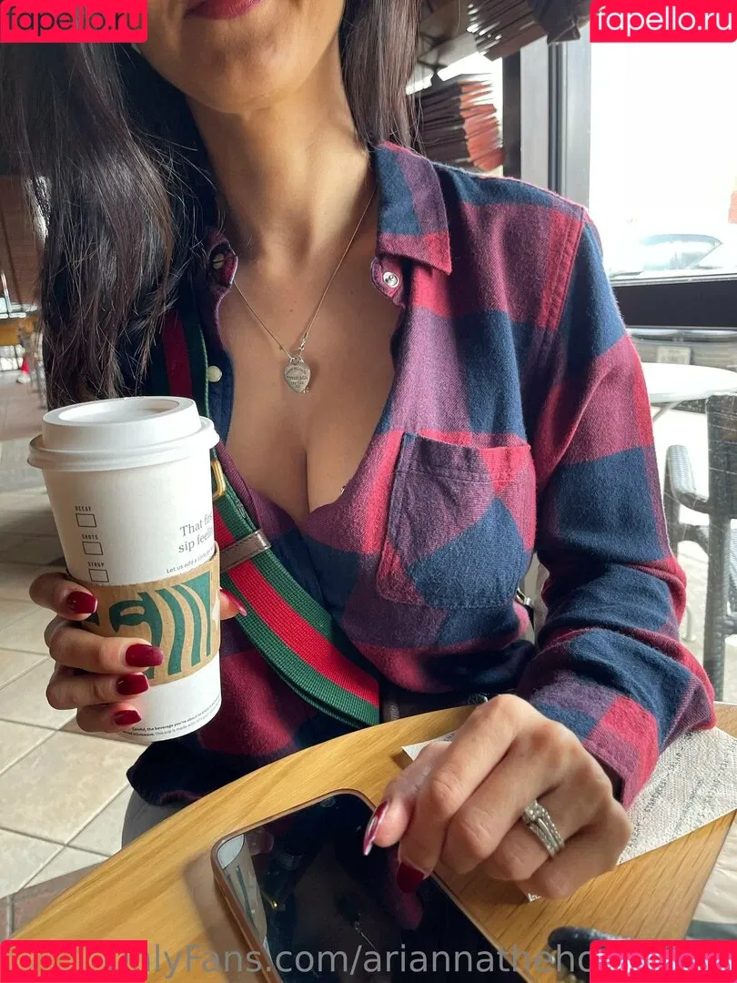 ariannathehousewife Onlyfans Photo Gallery 