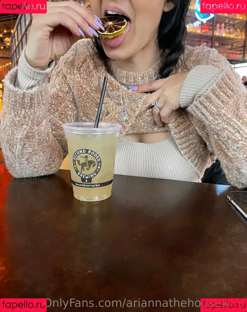 ariannathehousewife Onlyfans Photo Gallery 