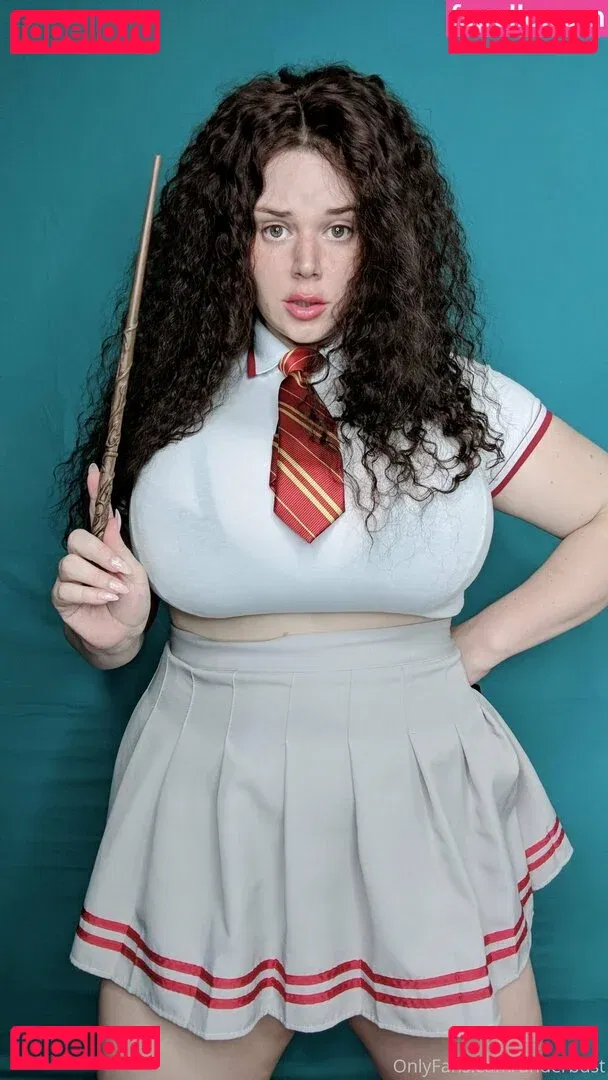 underbust Onlyfans Photo Gallery 