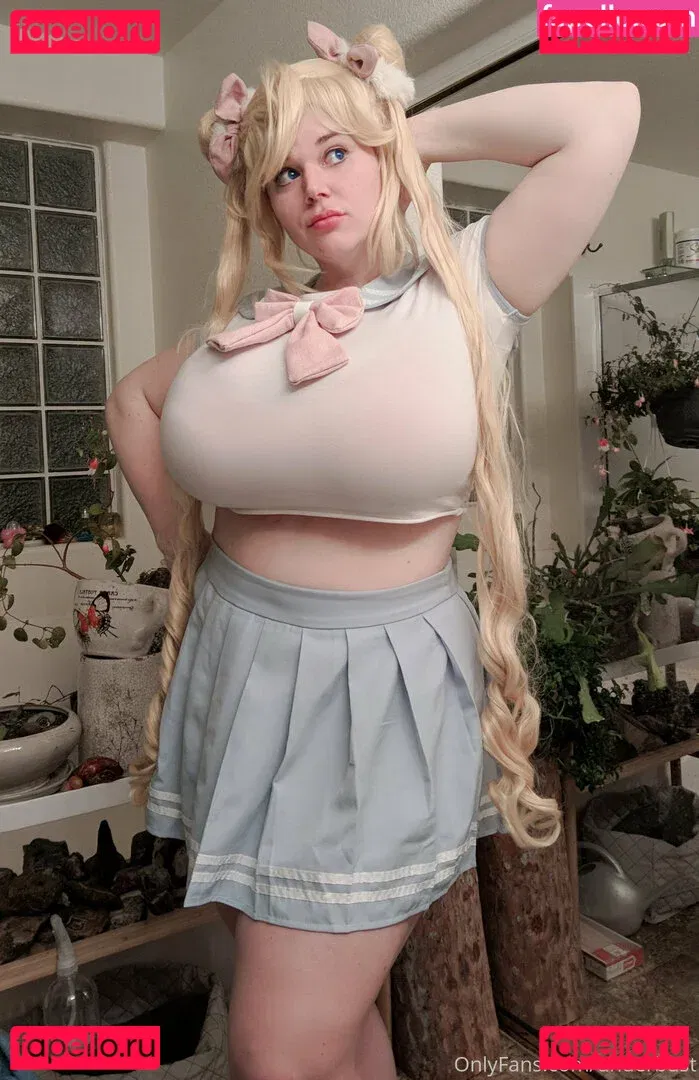 underbust Onlyfans Photo Gallery 