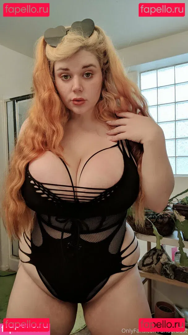 underbust Onlyfans Photo Gallery 