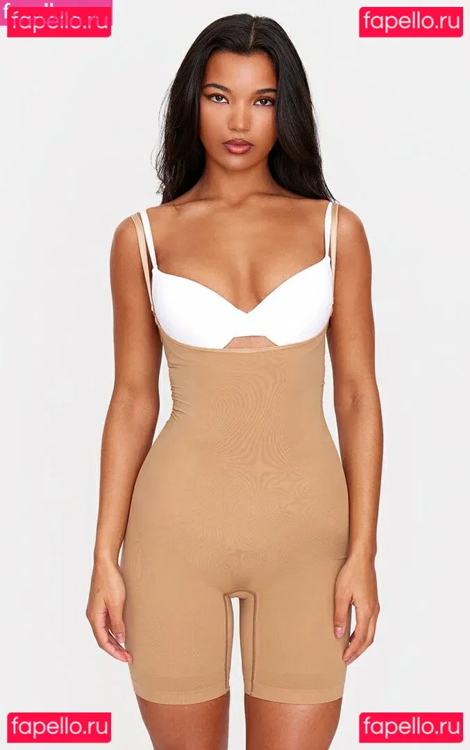 underbust Onlyfans Photo Gallery 