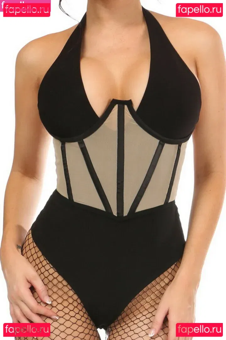 underbust Onlyfans Photo Gallery 