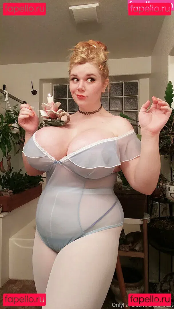 underbust Onlyfans Photo Gallery 