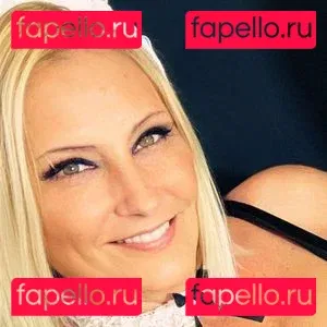 Miri_Ella Onlyfans Photo Gallery 