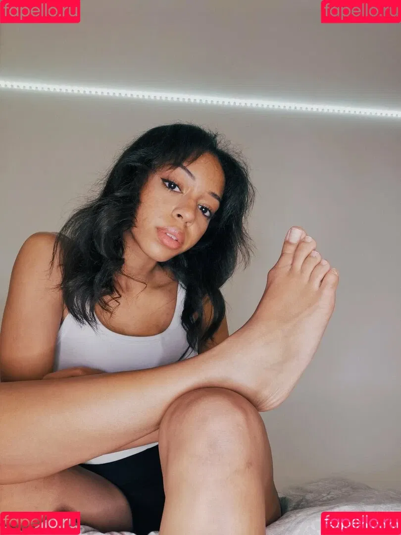 feetofmelanie Onlyfans Photo Gallery 