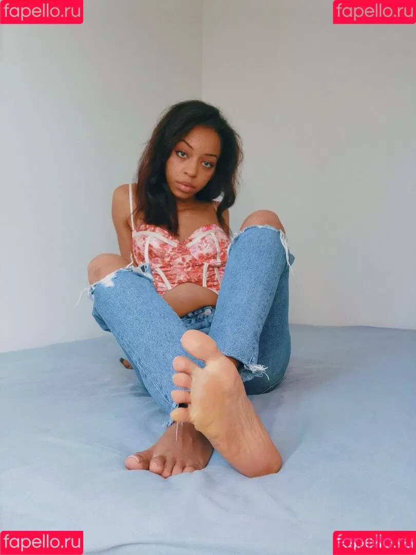 feetofmelanie Onlyfans Photo Gallery 