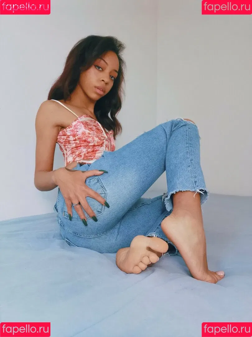 feetofmelanie Onlyfans Photo Gallery 