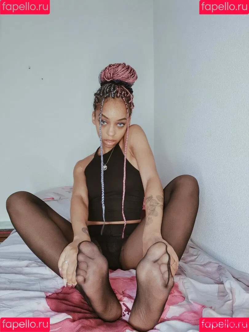 feetofmelanie Onlyfans Photo Gallery 