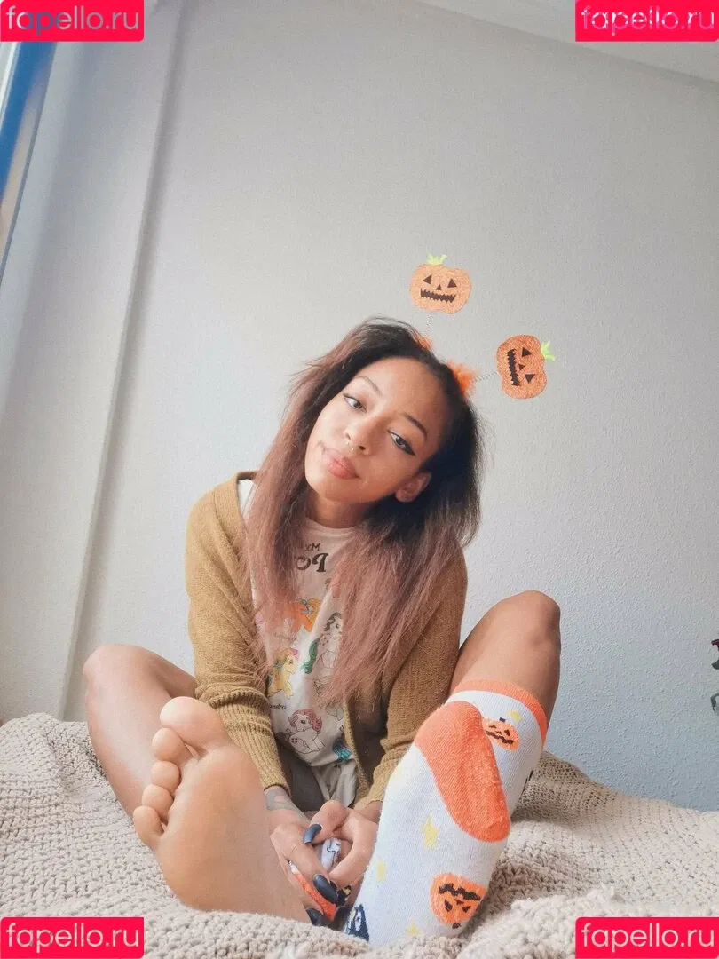 feetofmelanie Onlyfans Photo Gallery 