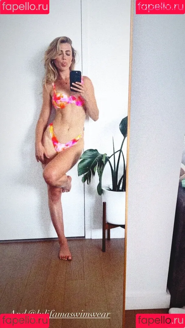 Melissa Roxburgh Onlyfans Photo Gallery 