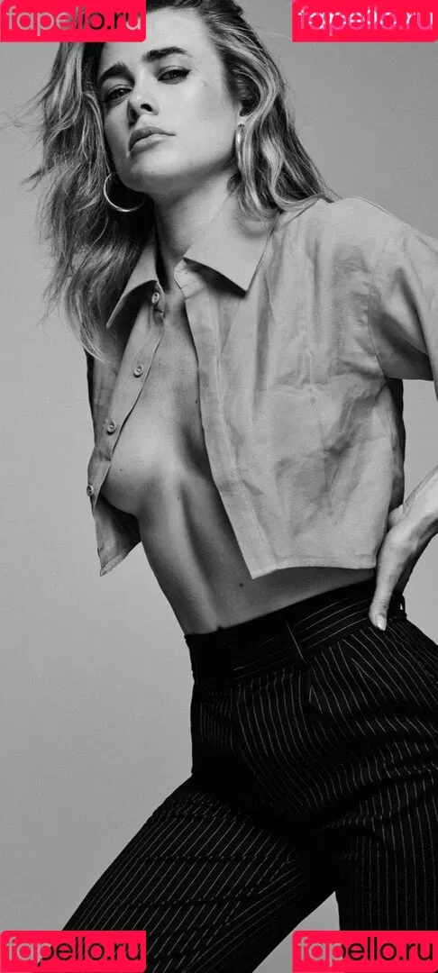 Melissa Roxburgh Onlyfans Photo Gallery 