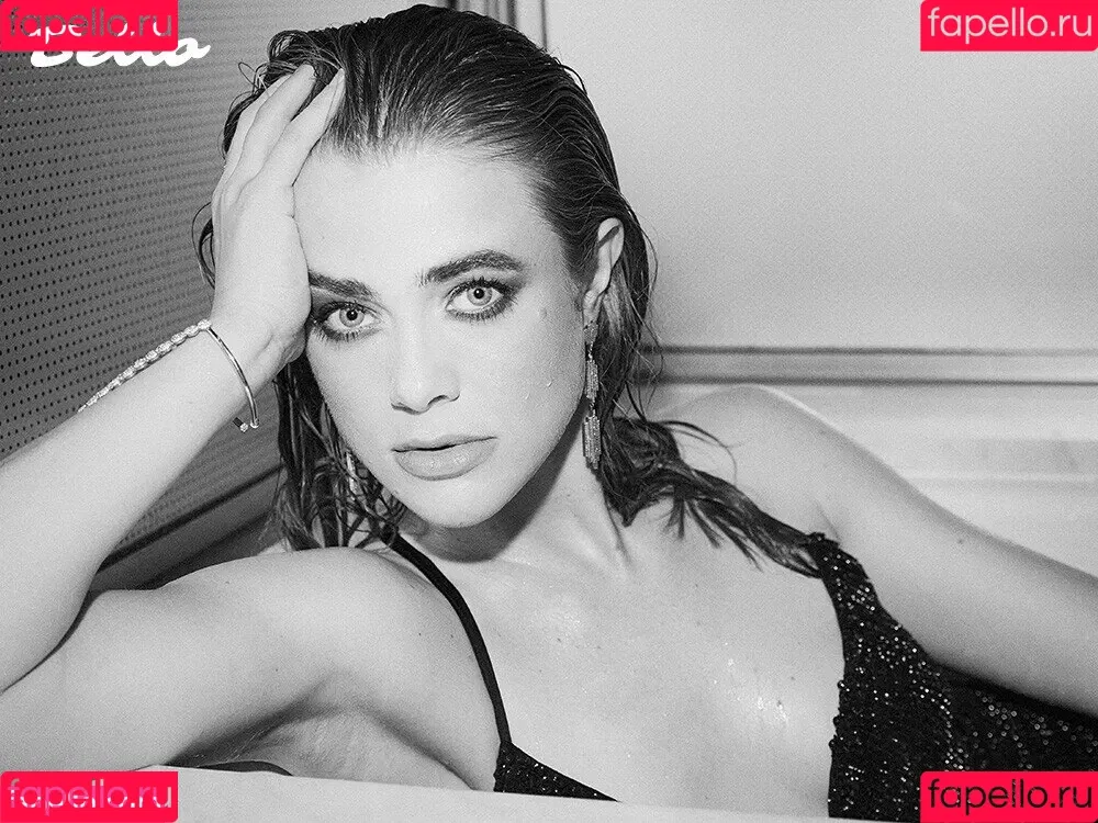 Melissa Roxburgh Onlyfans Photo Gallery 