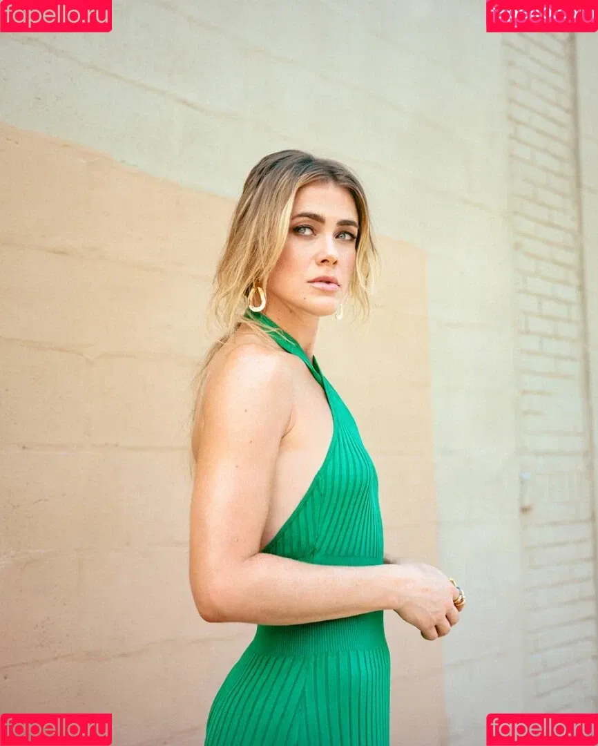 Melissa Roxburgh Onlyfans Photo Gallery 