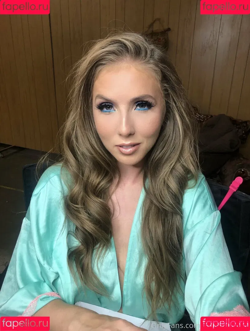lenaisapeach Onlyfans Photo Gallery 