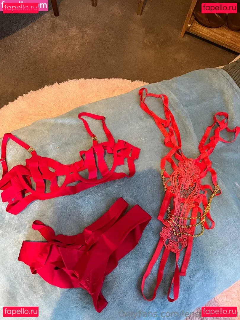 lenaisapeach Onlyfans Photo Gallery 