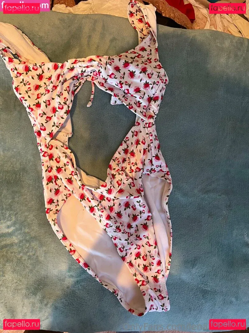 lenaisapeach Onlyfans Photo Gallery 