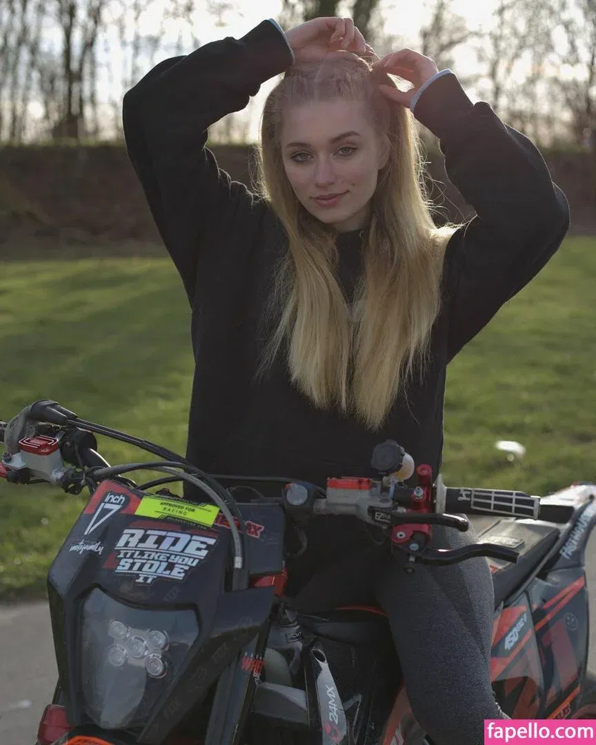 xh.elen.ax3 Onlyfans Photo Gallery 