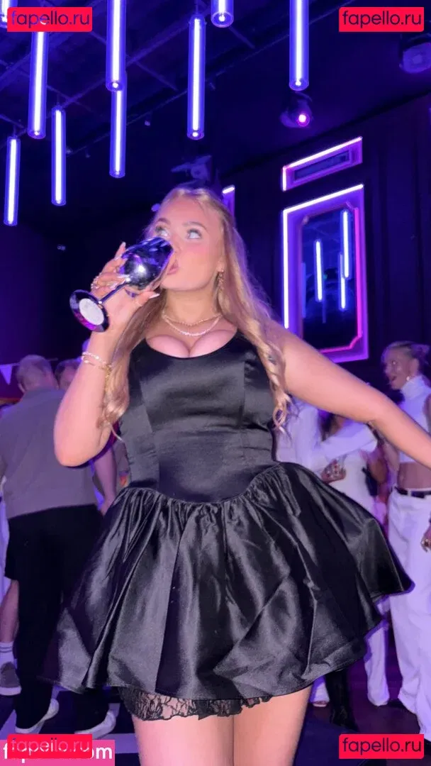 Gudrun Svava Onlyfans Photo Gallery 