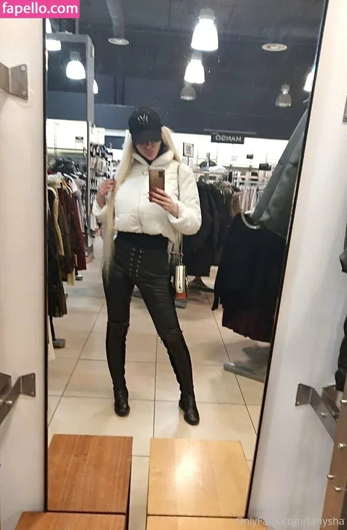 hottanuysha Onlyfans Photo Gallery 