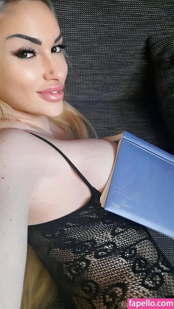 hottanuysha Onlyfans Photo Gallery 