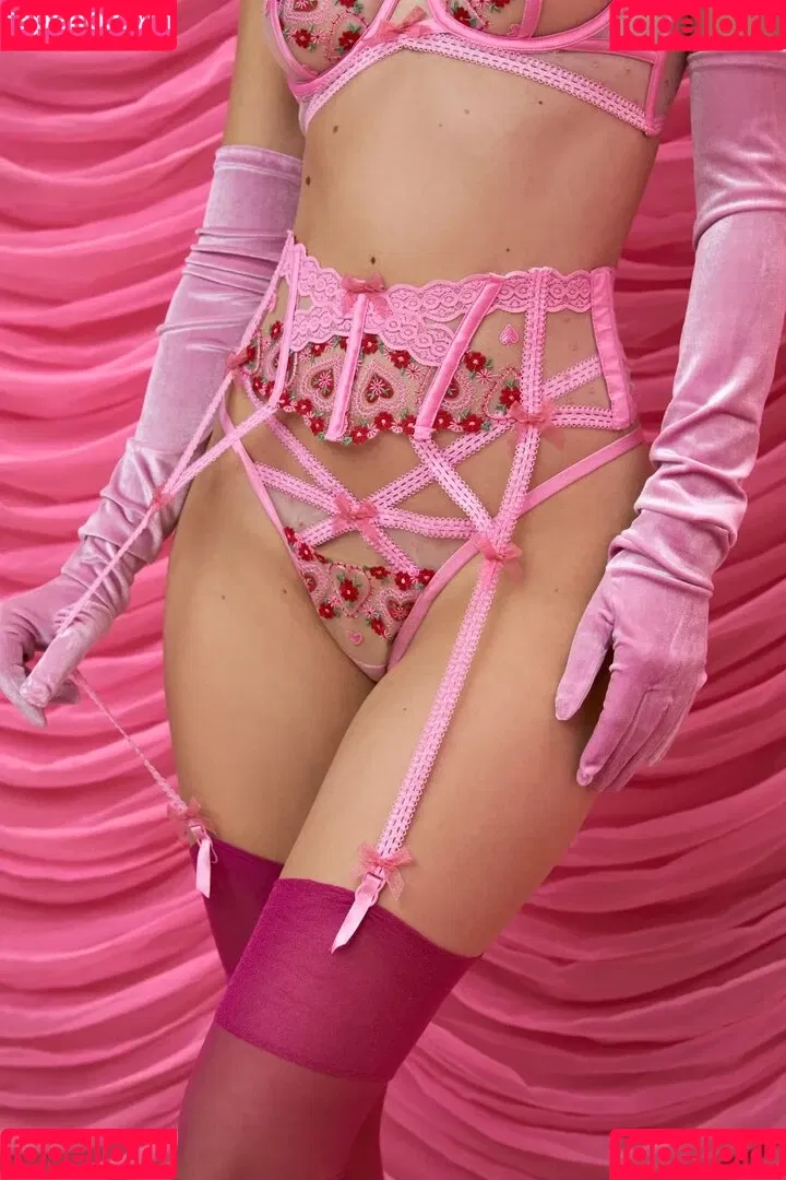 Barbara Palvin Onlyfans Photo Gallery 
