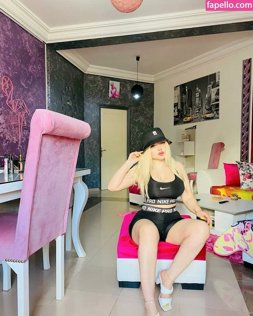 Barbara Palvin Onlyfans Photo Gallery 