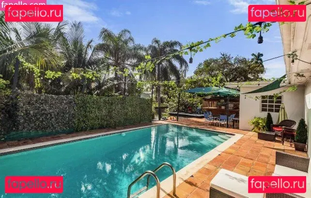 Gabrielle Logan Onlyfans Photo Gallery 