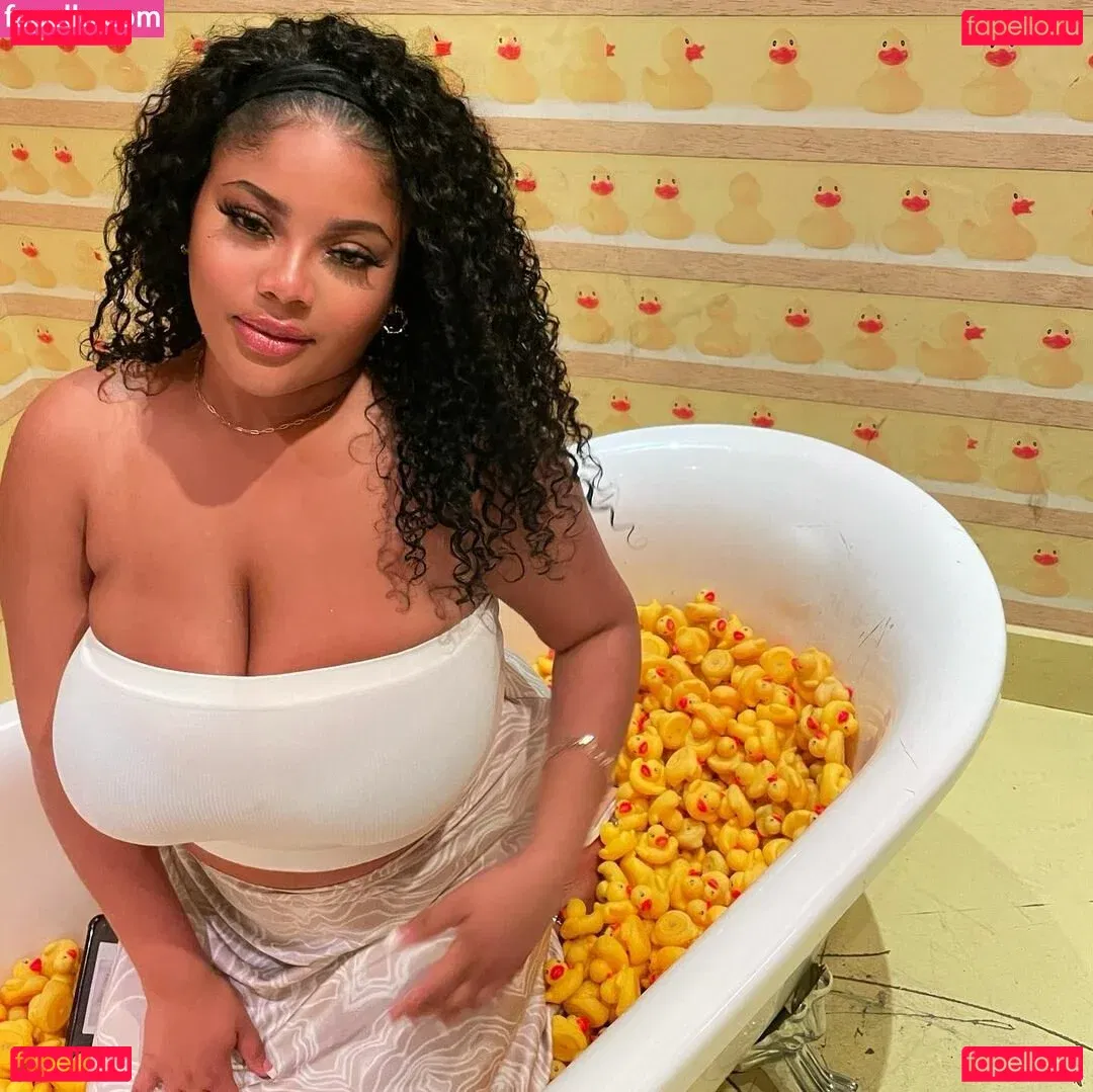 Gabrielle Logan Onlyfans Photo Gallery 