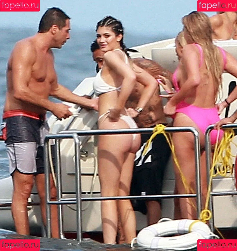 Kendall Jenner Onlyfans Photo Gallery 