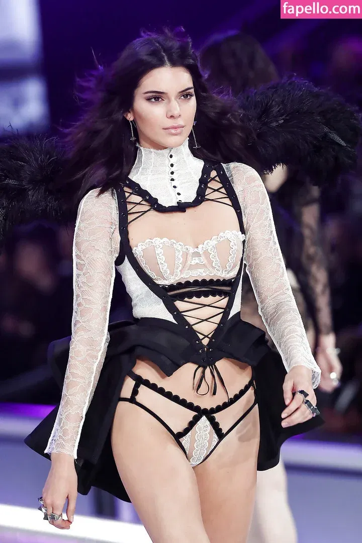 Kendall Jenner Onlyfans Photo Gallery 