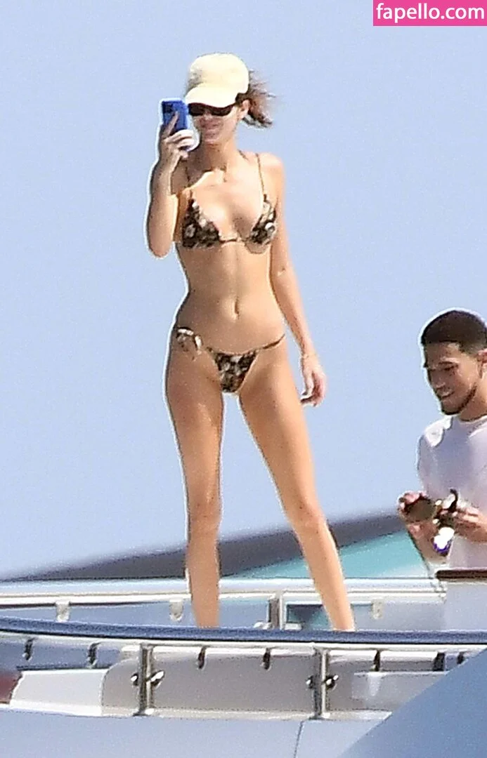 Kendall Jenner Onlyfans Photo Gallery 