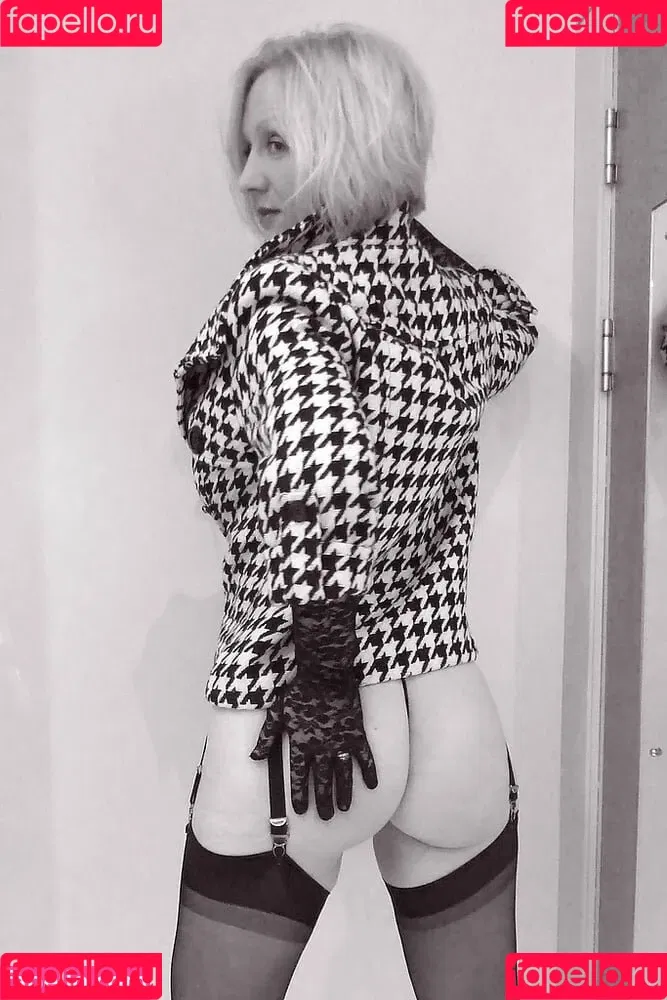 Mrs S Stockings Onlyfans Photo Gallery 