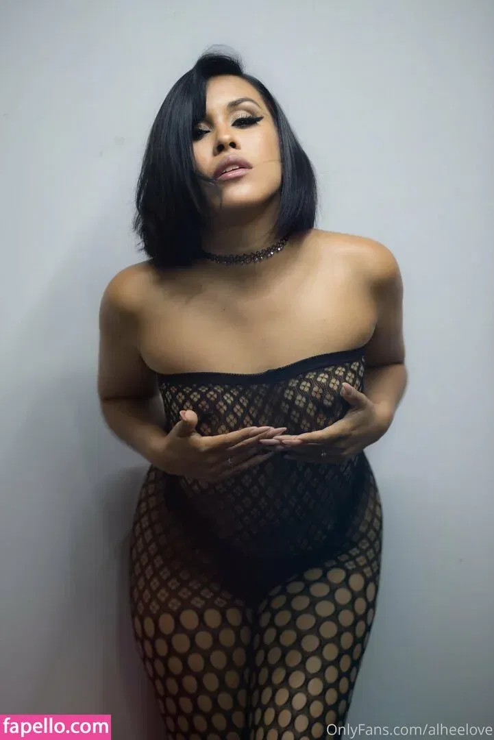 alheelove Onlyfans Photo Gallery 