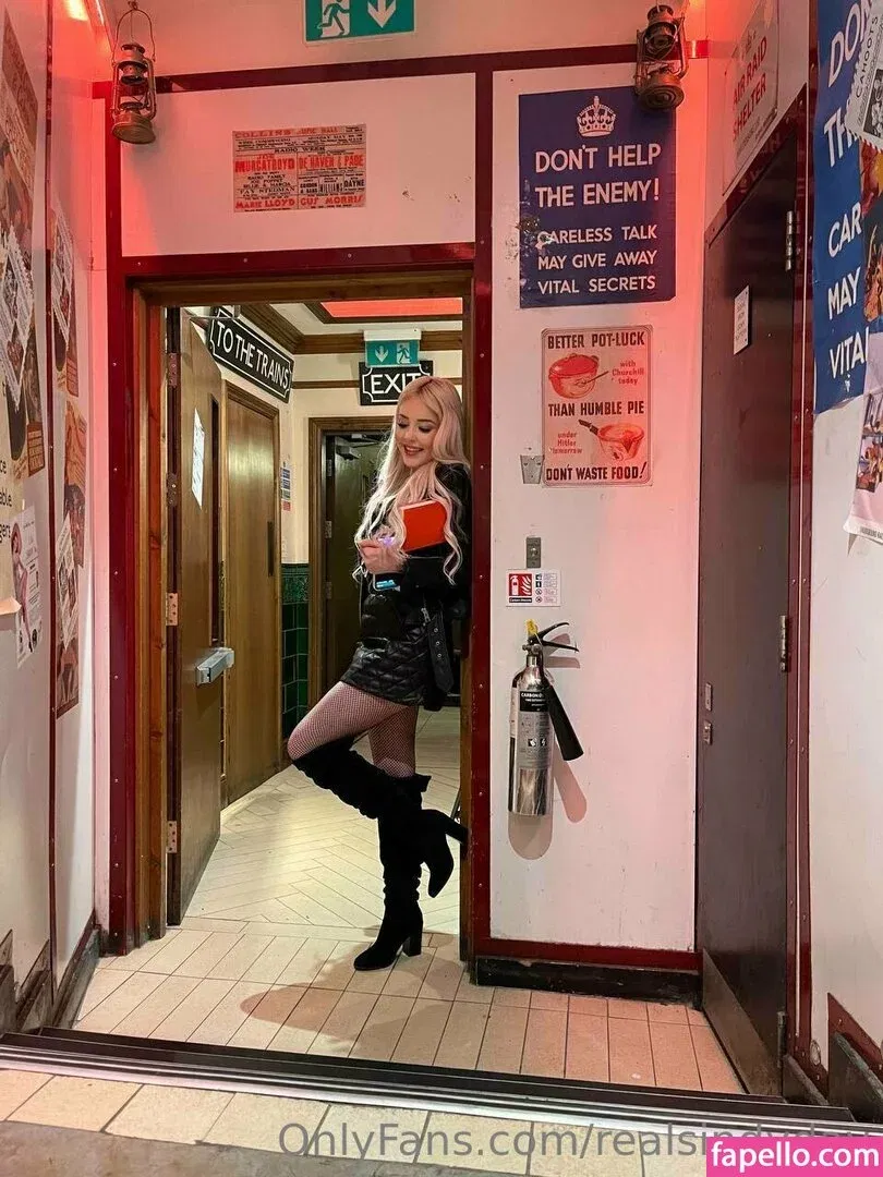 realsindyday Onlyfans Photo Gallery 