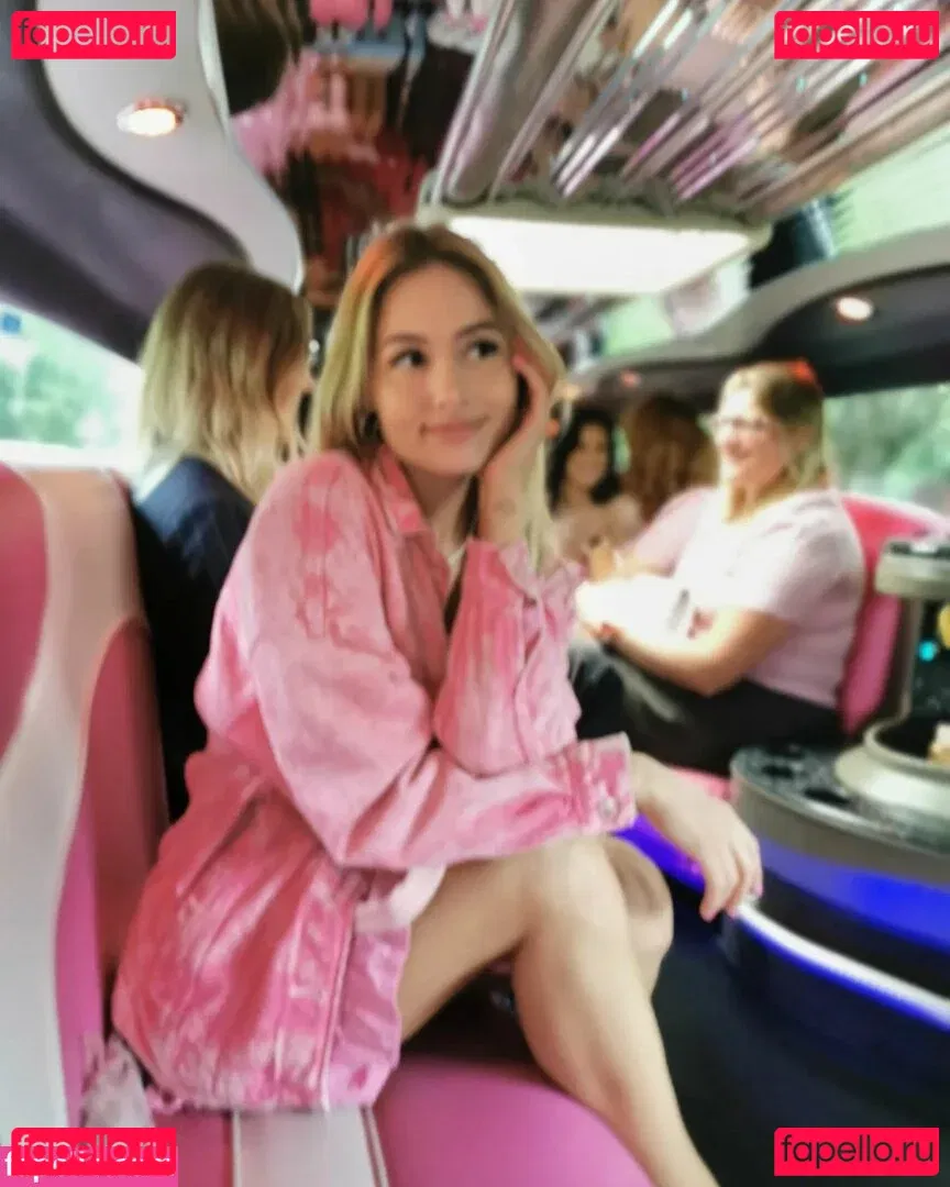 itsSky Onlyfans Photo Gallery 